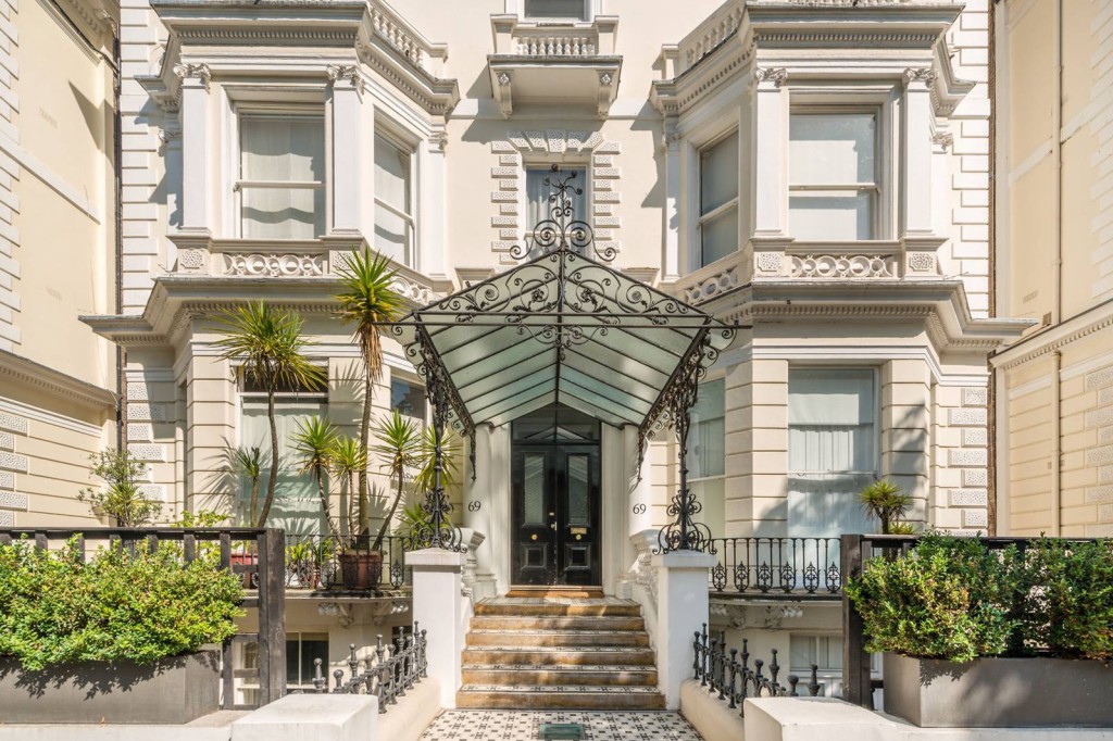 Photo: house/residence of the beautiful 300 million earning London, UK-resident
