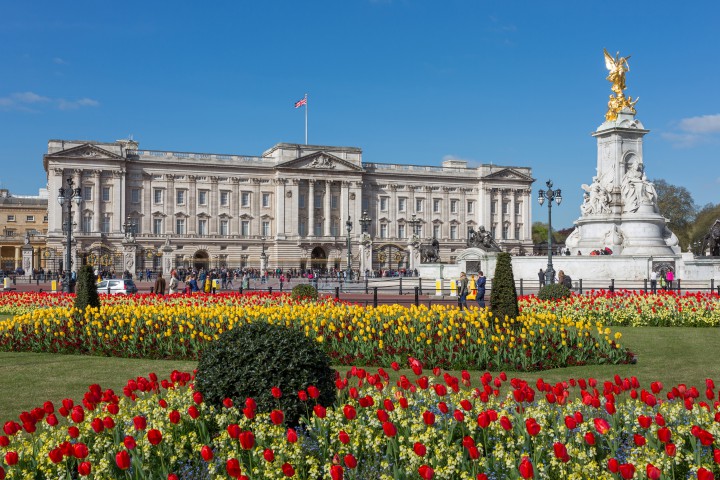 How much does it cost to live next to the Queen? | Foxtons