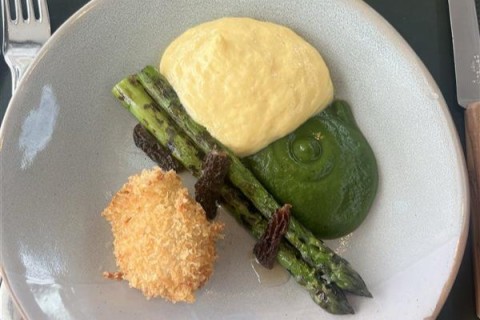 Deep fried egg, hollandaise and English asparagus